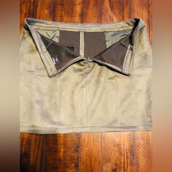 Suede Olive green plus size skirt (XXL) 14-16 - Picture 5 of 5